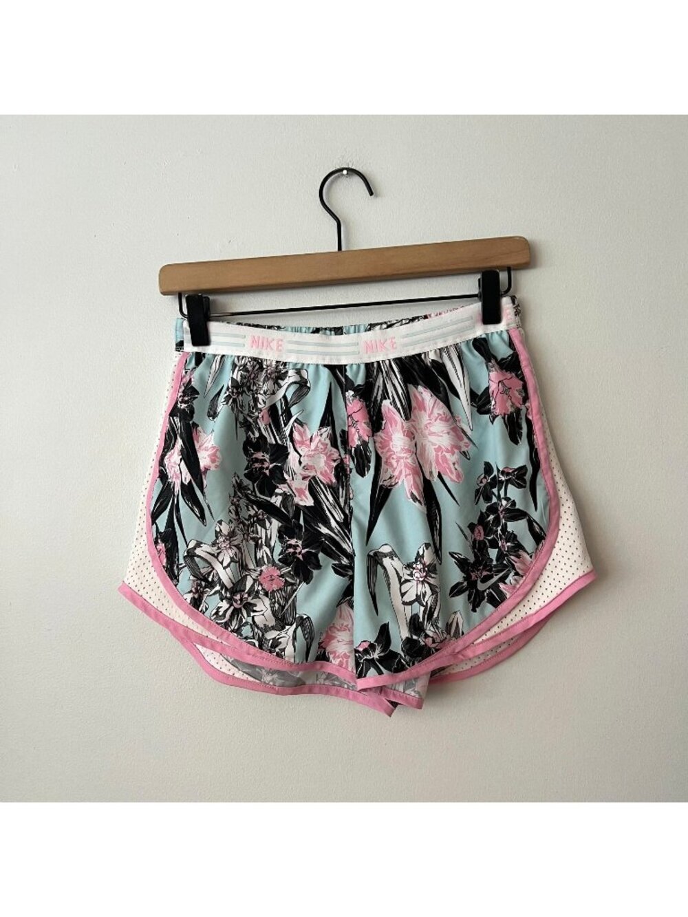 Nike Tempo Hyper Femme Floral Lined Athletic Shorts Blue Pink Women's Size Small